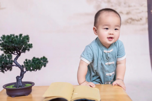 桐乡六个月宝宝摇头正常吗
